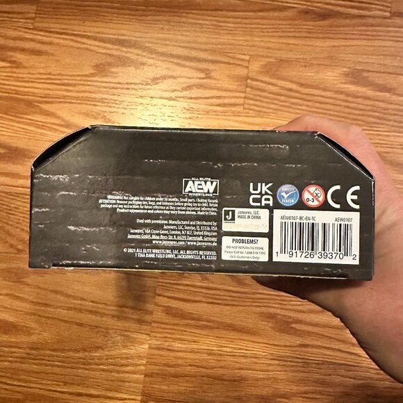 AEW Unrivaled 2 figure Set with 30 pack Display Stands - Picture 12 of 16